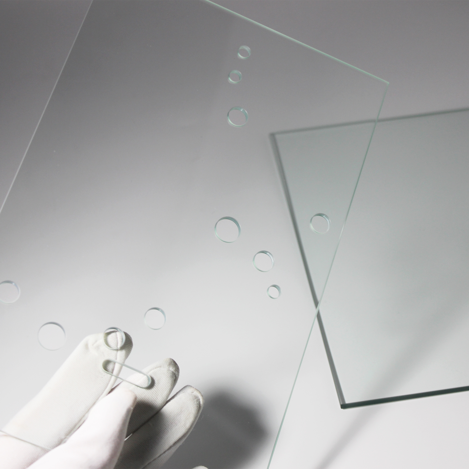 China Supplier Provide Customized Holes Optical Glass Flat