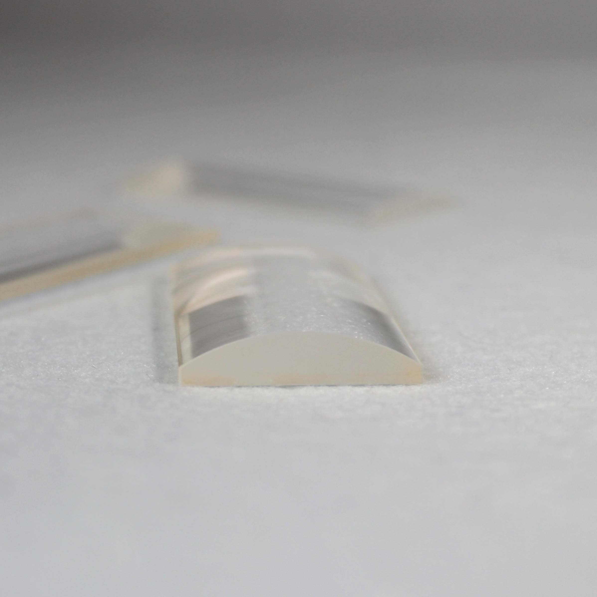 China Supplier Wholesale Glass Fused Silica Square Optical Plano-Convex Cylindrical Lens