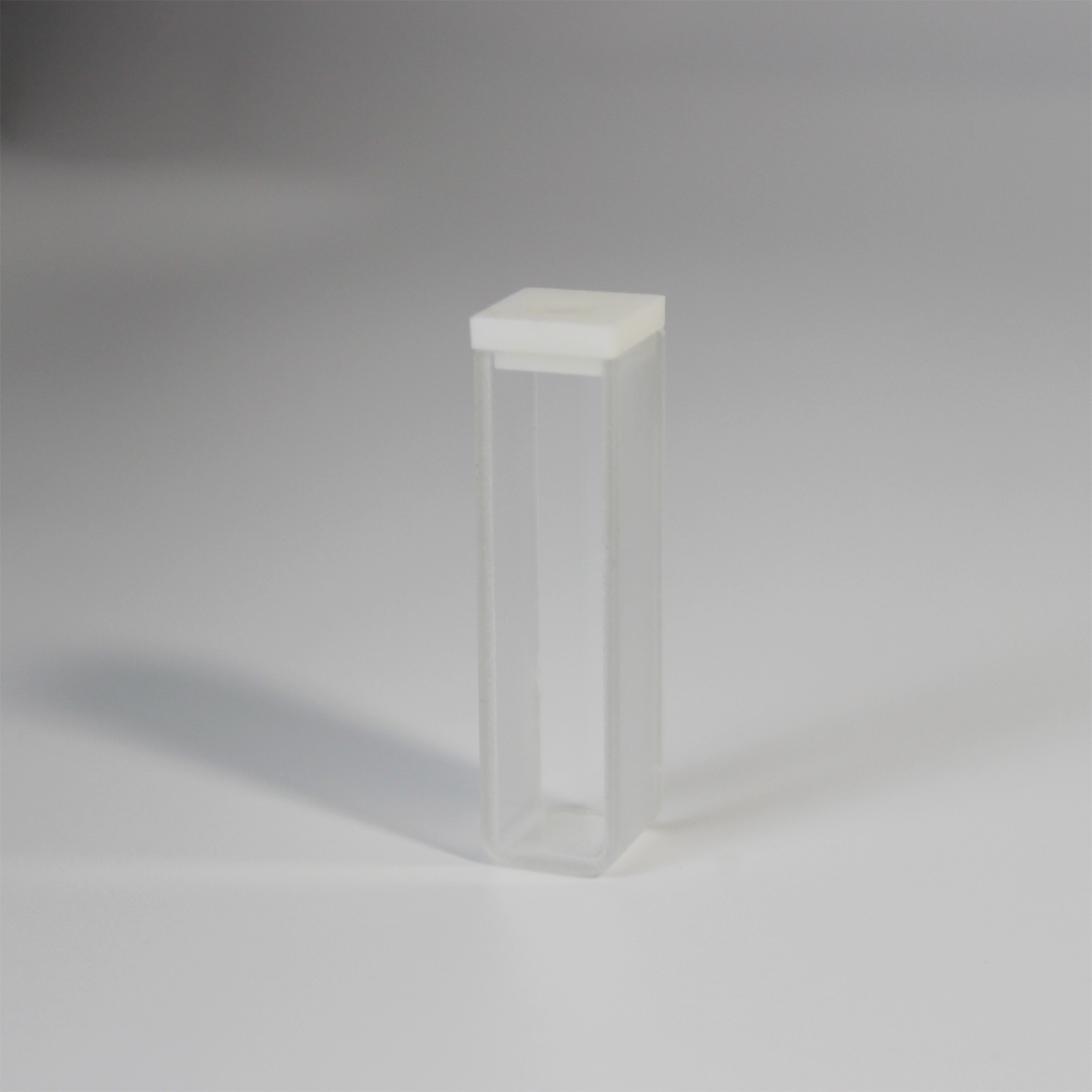Chinese Manufacturer High Quality Laboratory Standard Quartz Glass Cuvettes for Spectrophotometers