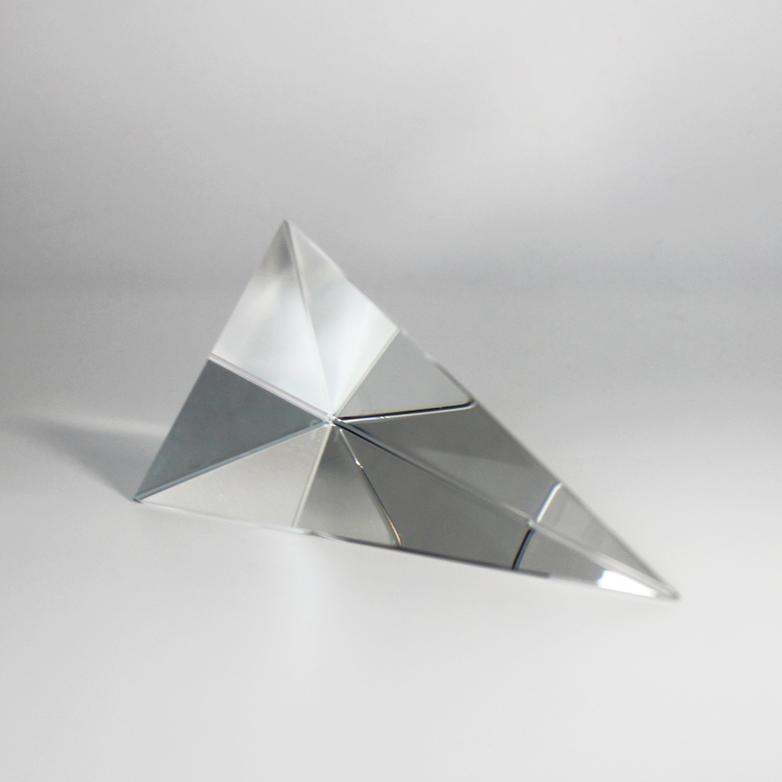 China Factory Diret Selling Optical Glass K9 Triangular Pyramid Prism