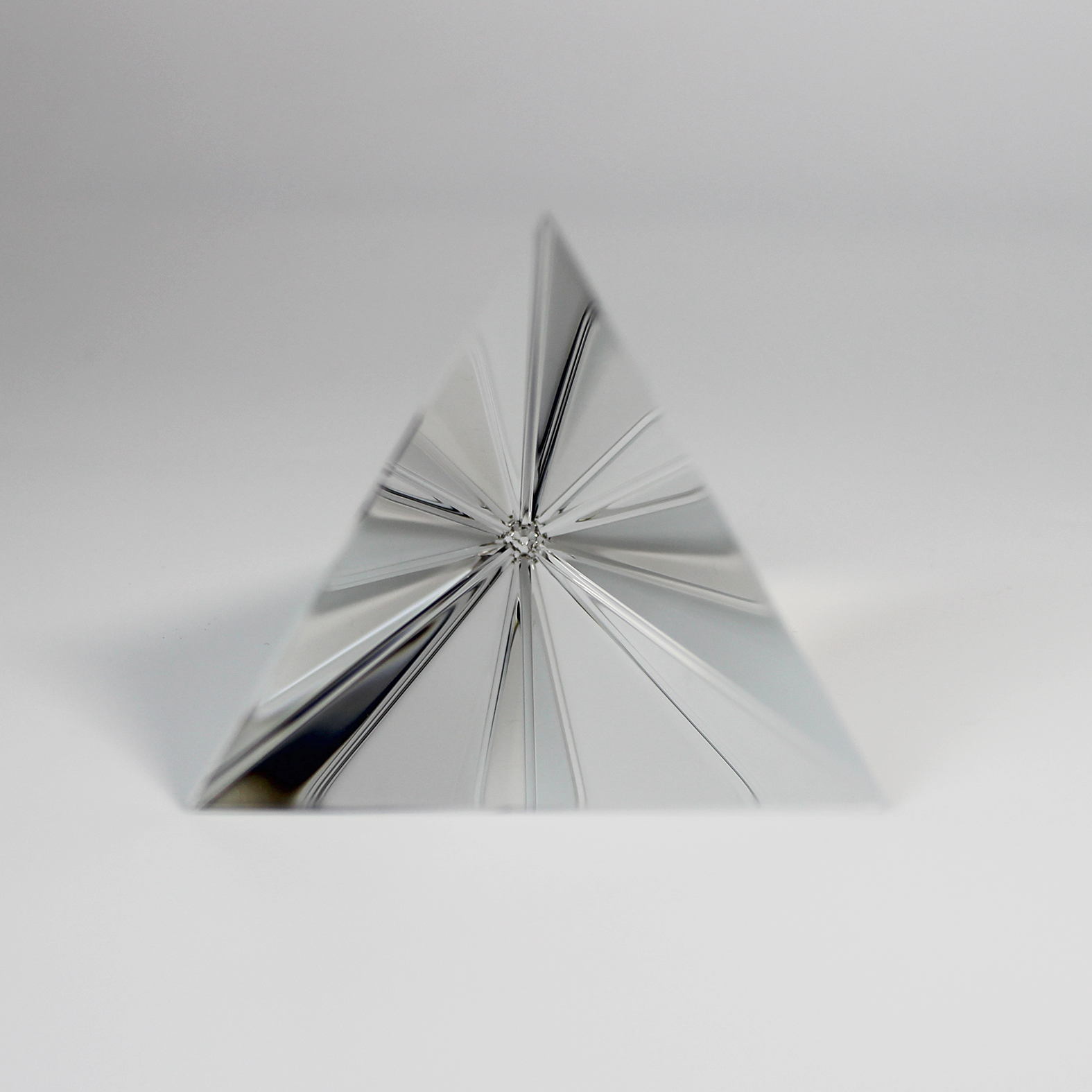 China Factory Diret Selling Optical Glass K9 Triangular Pyramid Prism