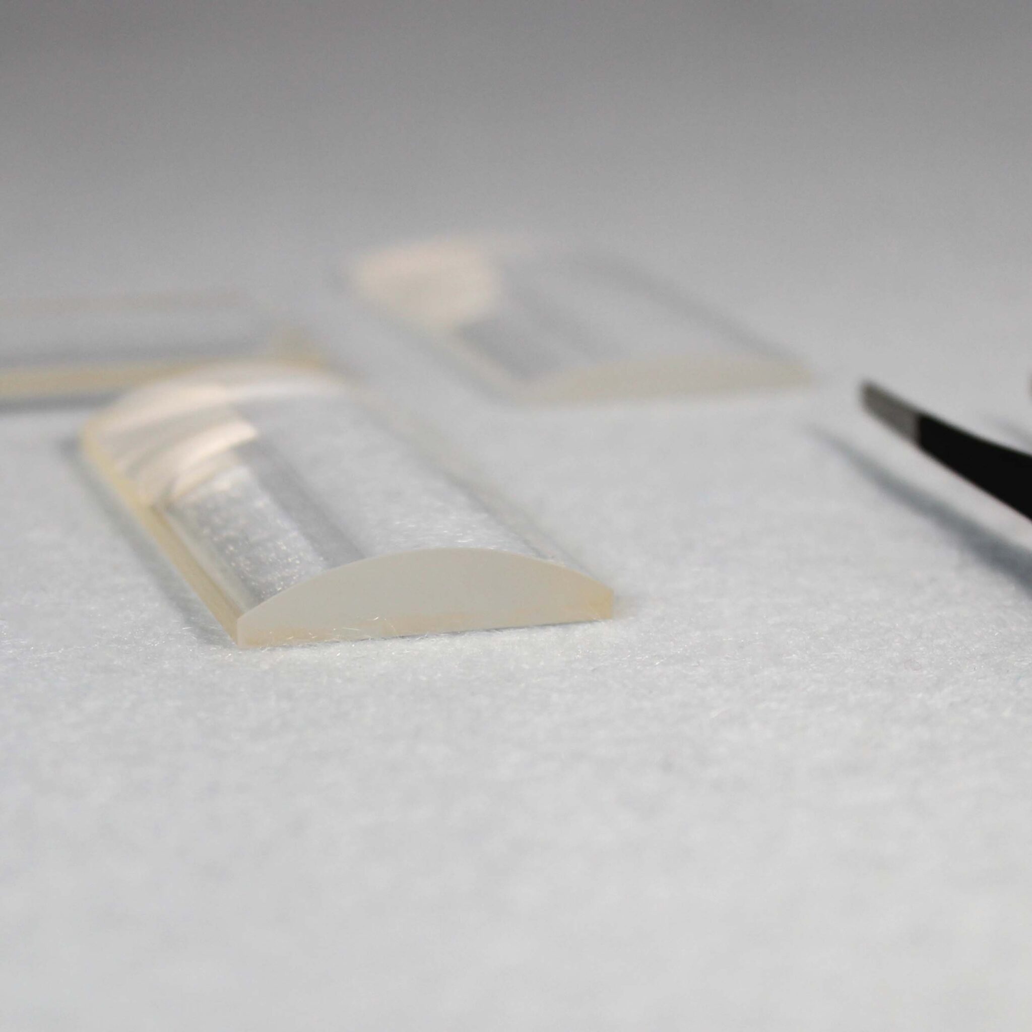 Precision cylindrical lens for laser beam shaping applications