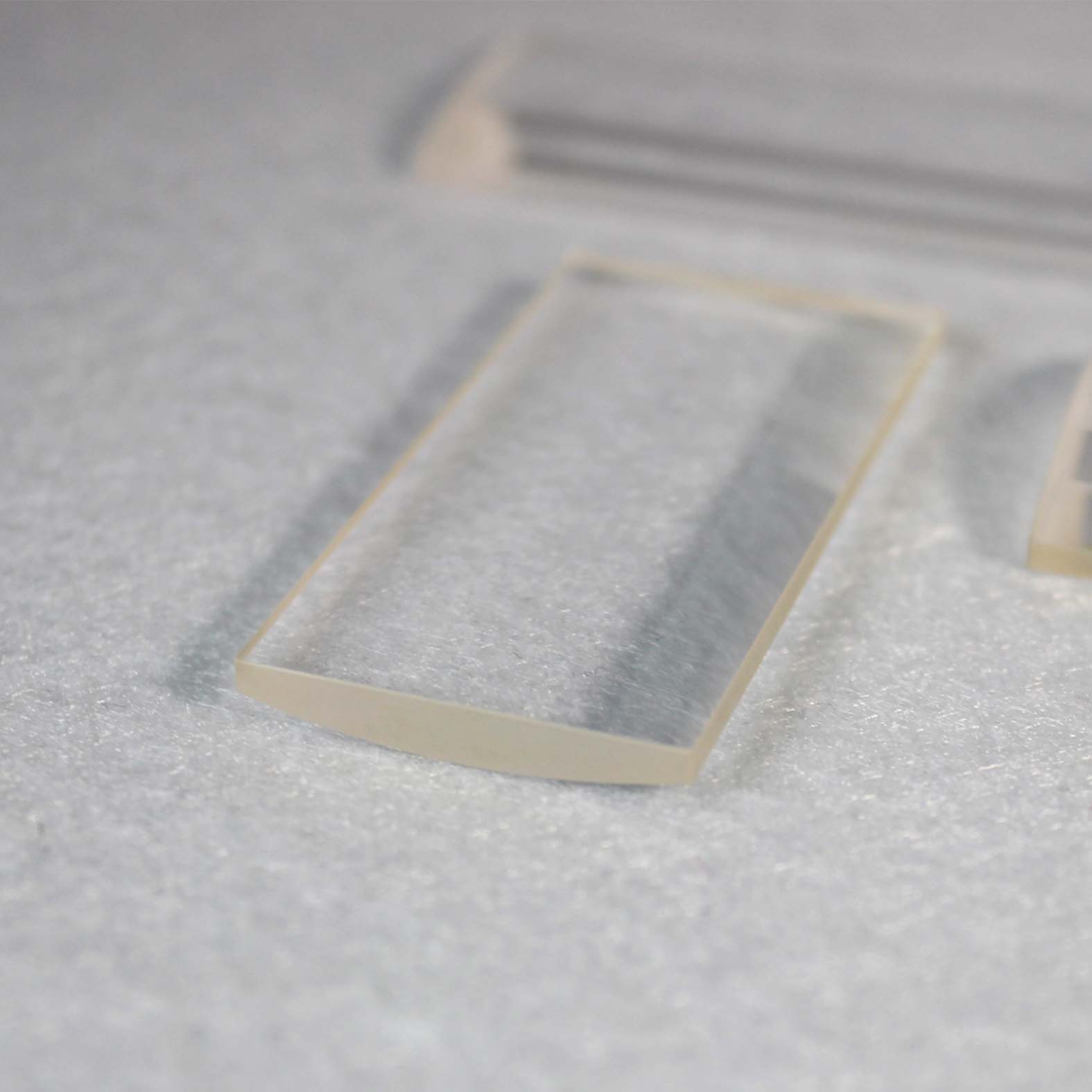 Precision cylindrical lens for laser beam shaping applications