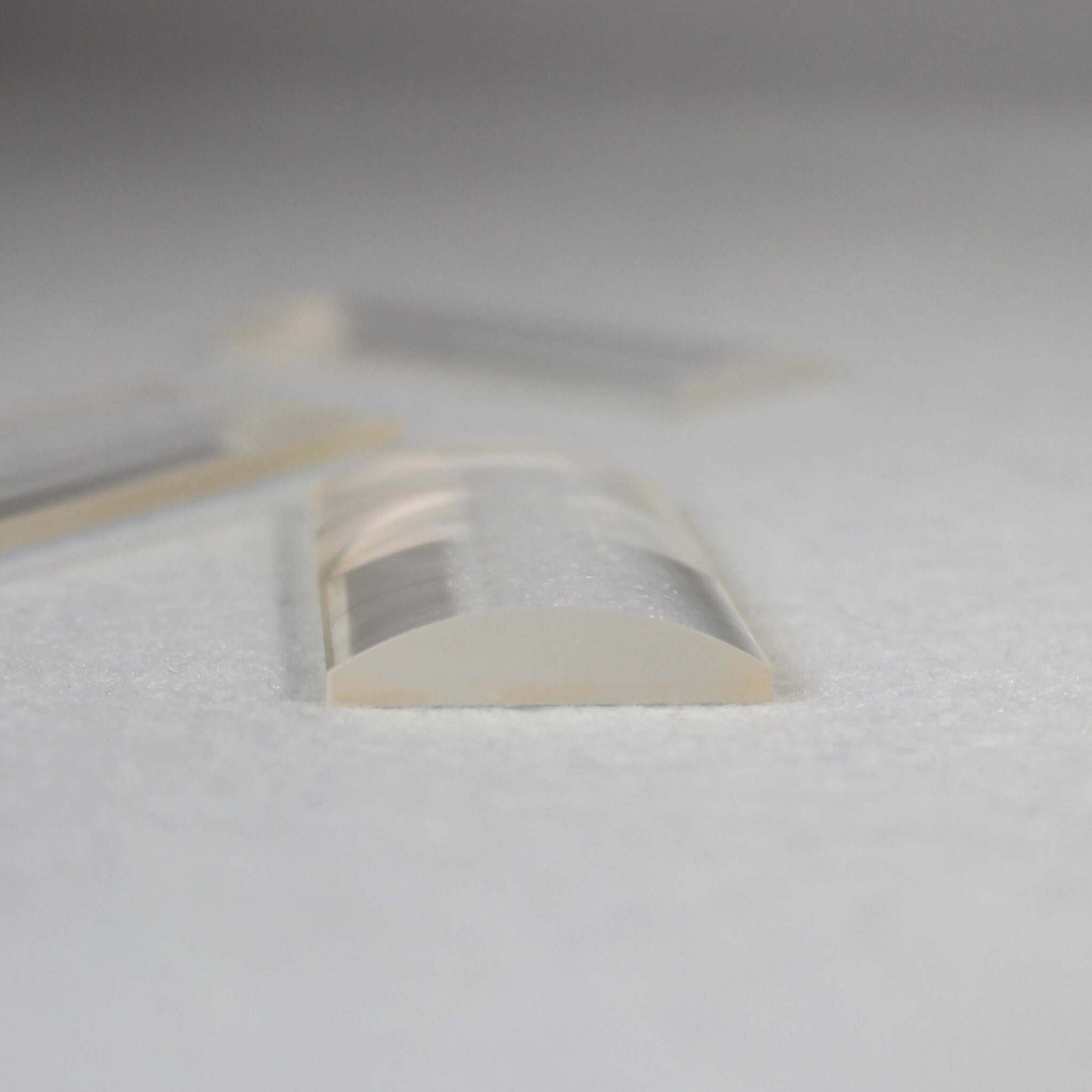 Precision cylindrical lens for laser beam shaping applications