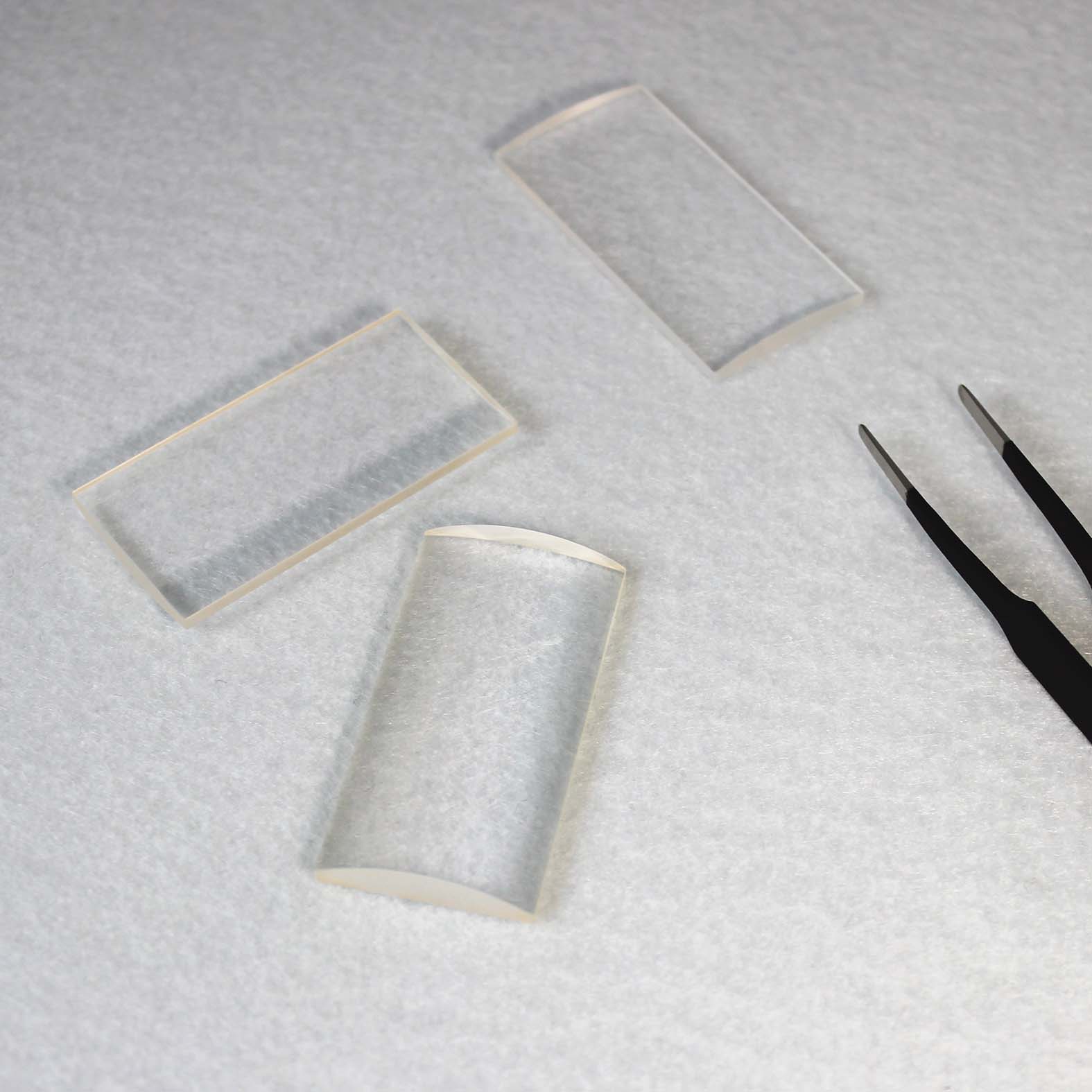 Precision cylindrical lens for laser beam shaping applications