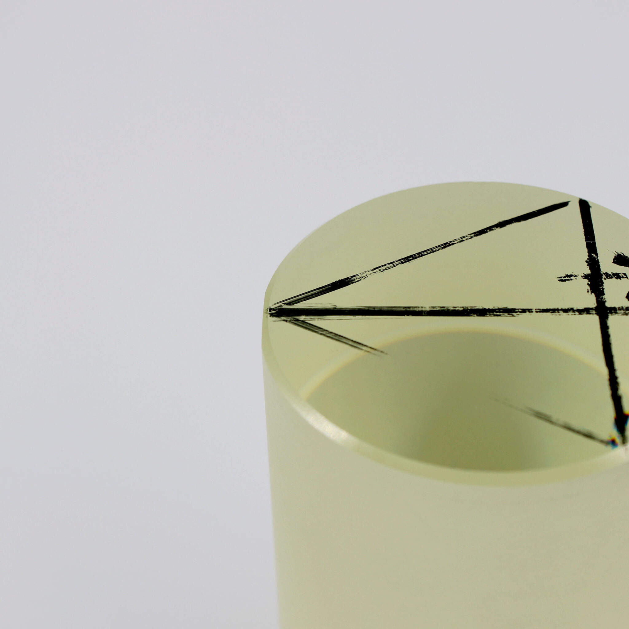 Lithium tantalate single crystal boule for piezoelectric and optical applications