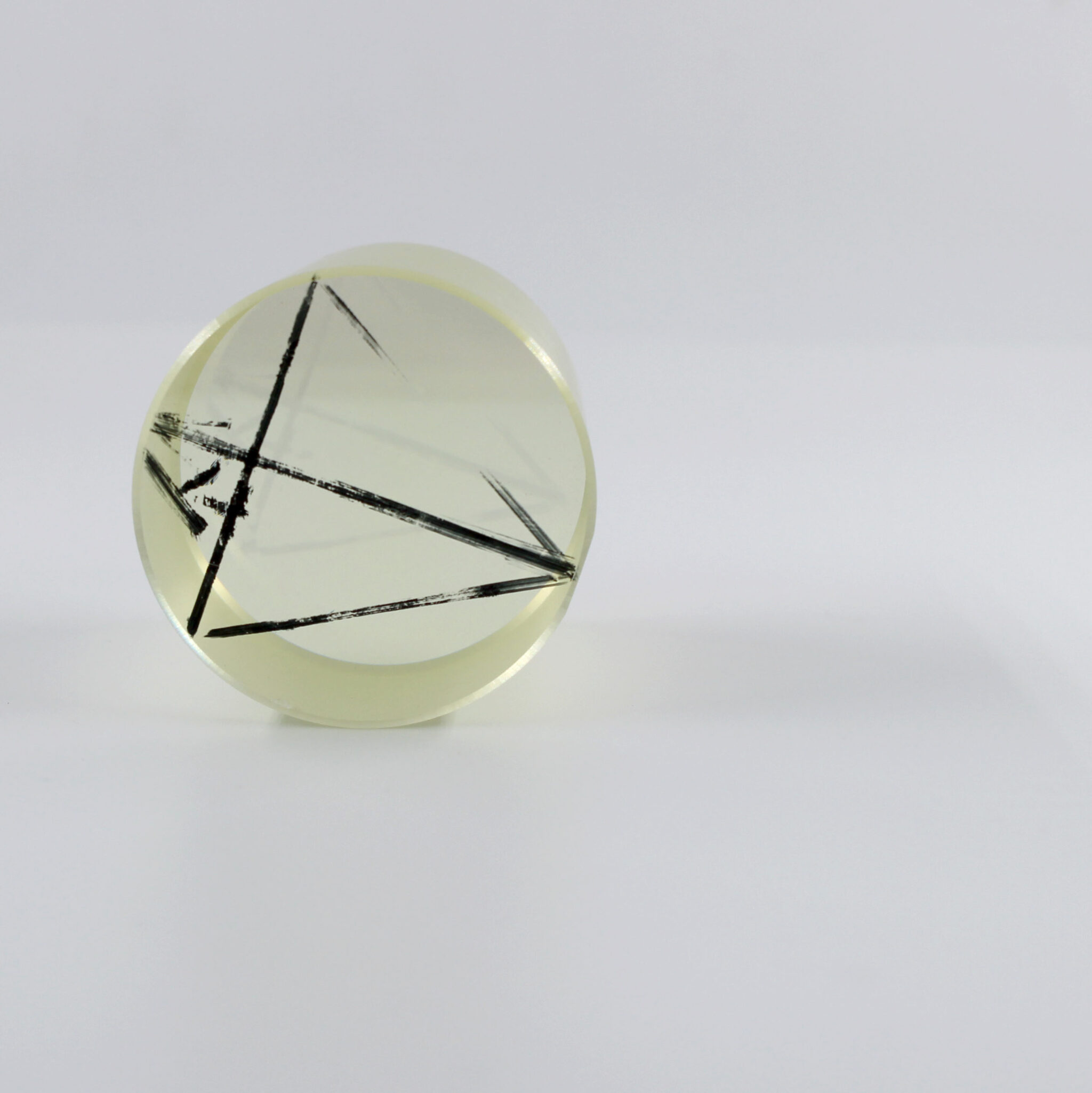 Lithium tantalate single crystal boule for piezoelectric and optical applications