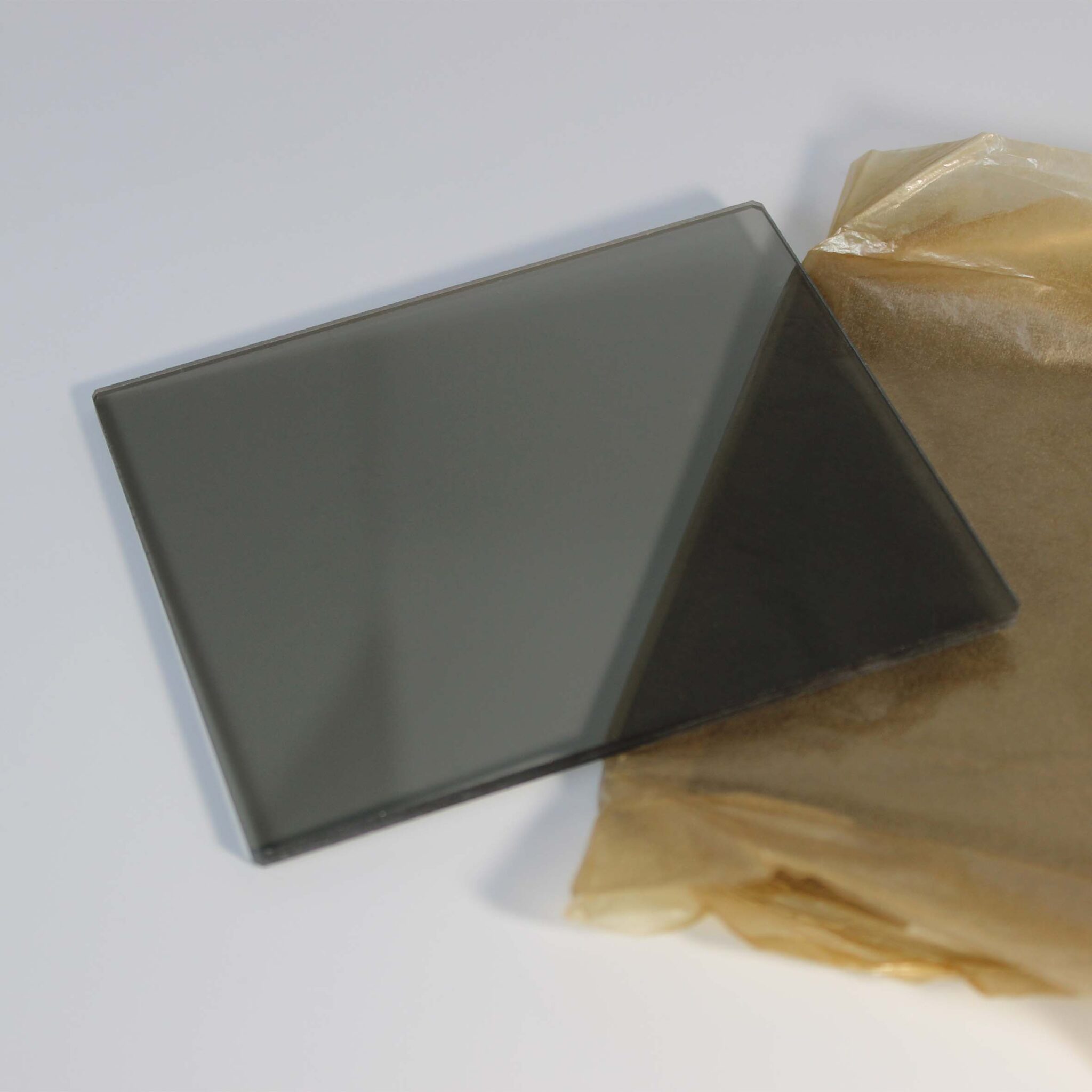 Optical glass polarizer for measurement and imaging equipment