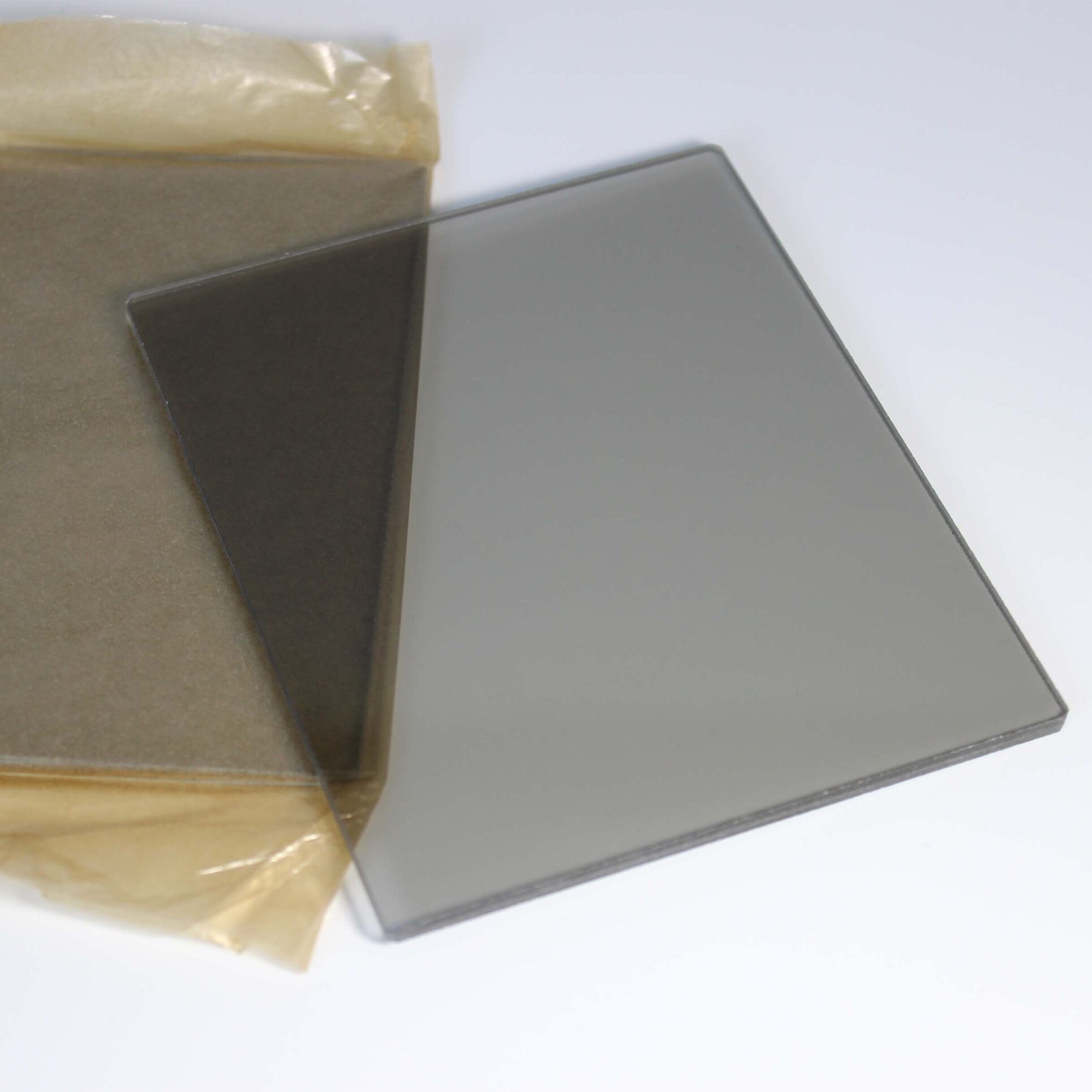 Optical glass polarizer for measurement and imaging equipment