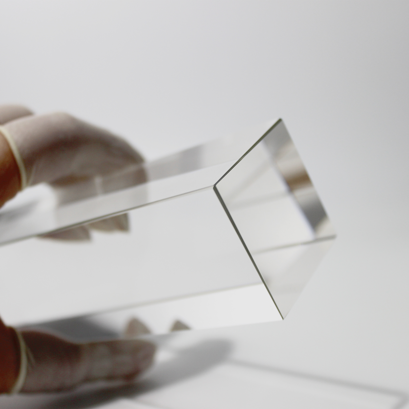 Cuboid prism for optical beam steering and laser alignment systems