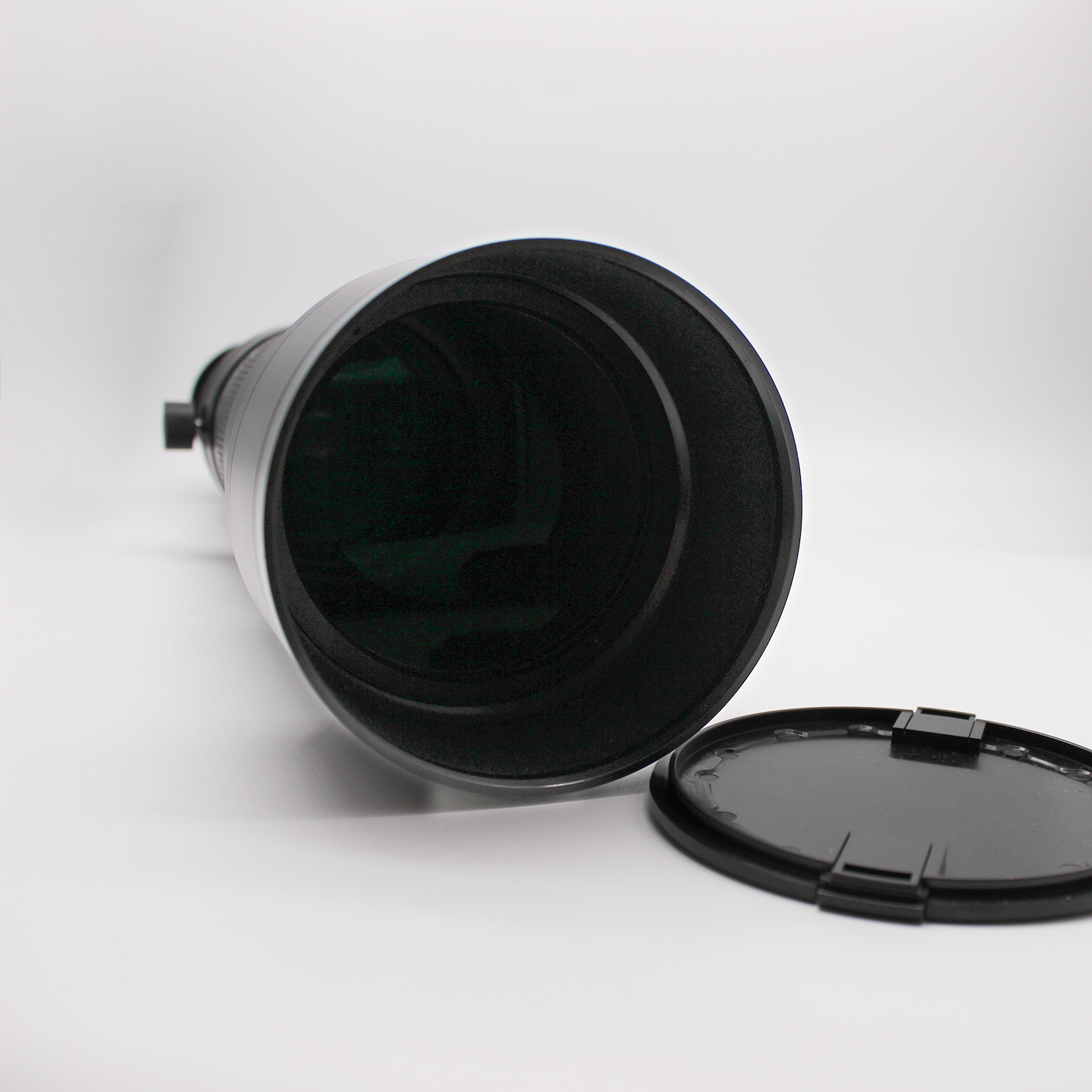 Zoom telephoto camera with high magnification optical zoom