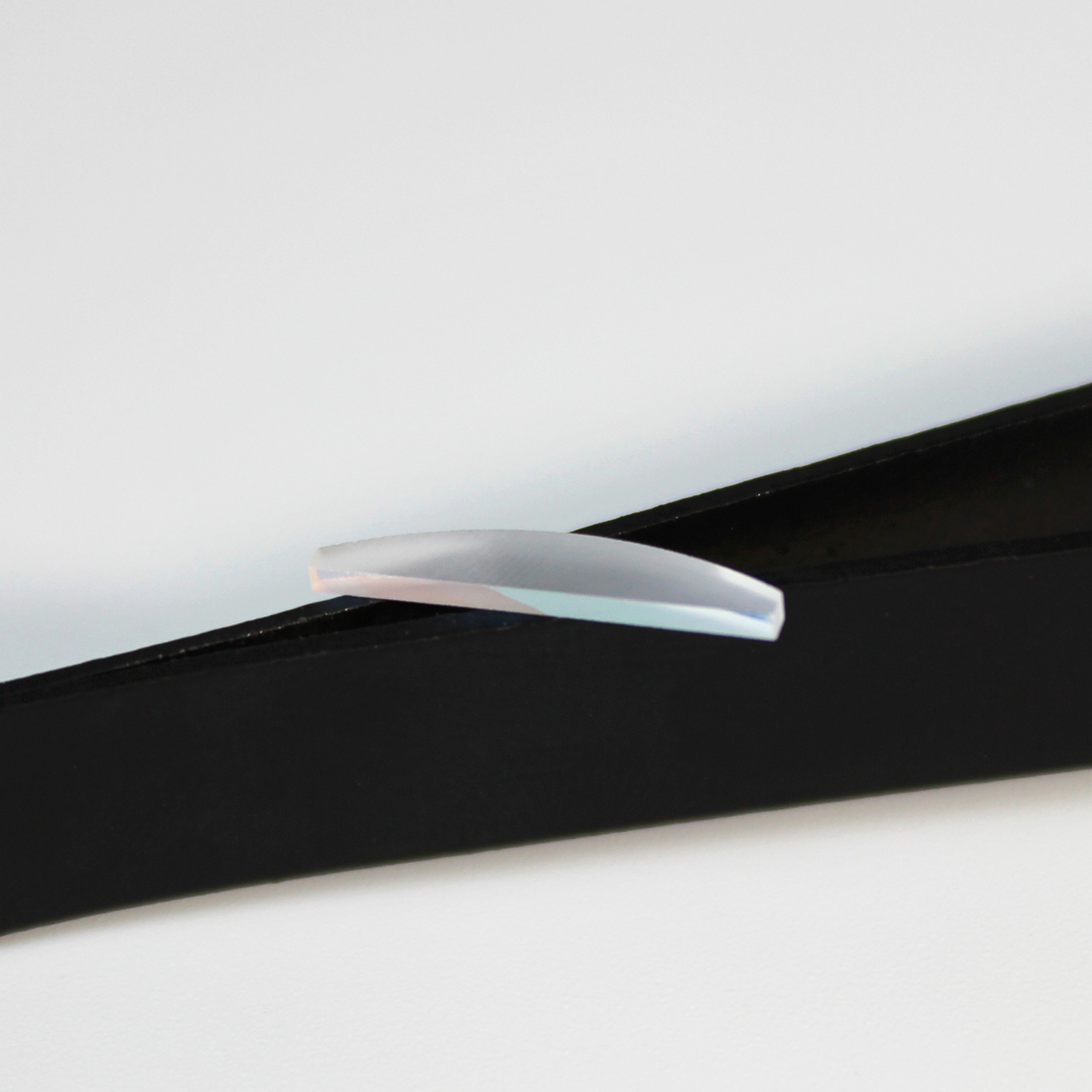 Beam shaping cylindrical optical lens