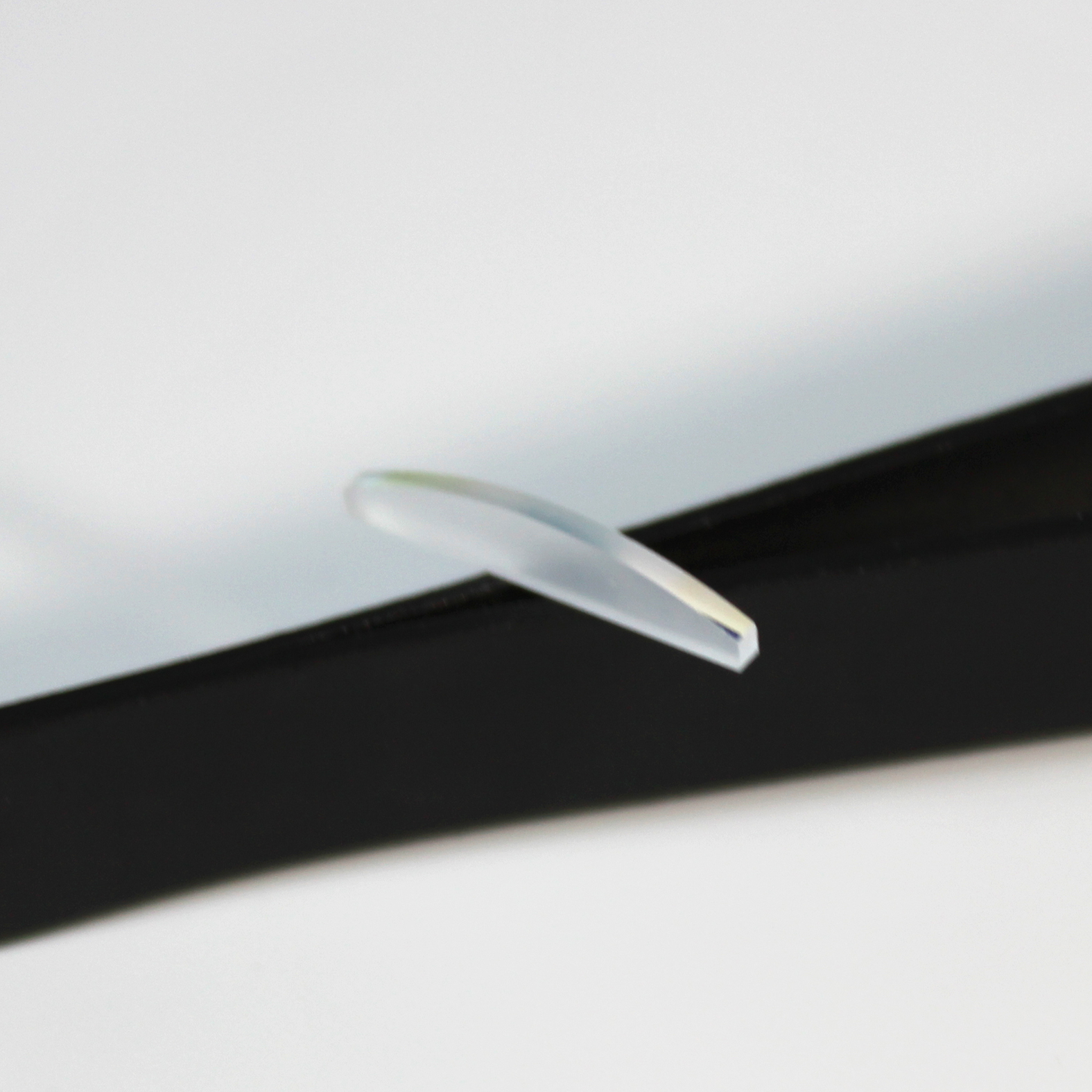 Beam shaping cylindrical optical lens