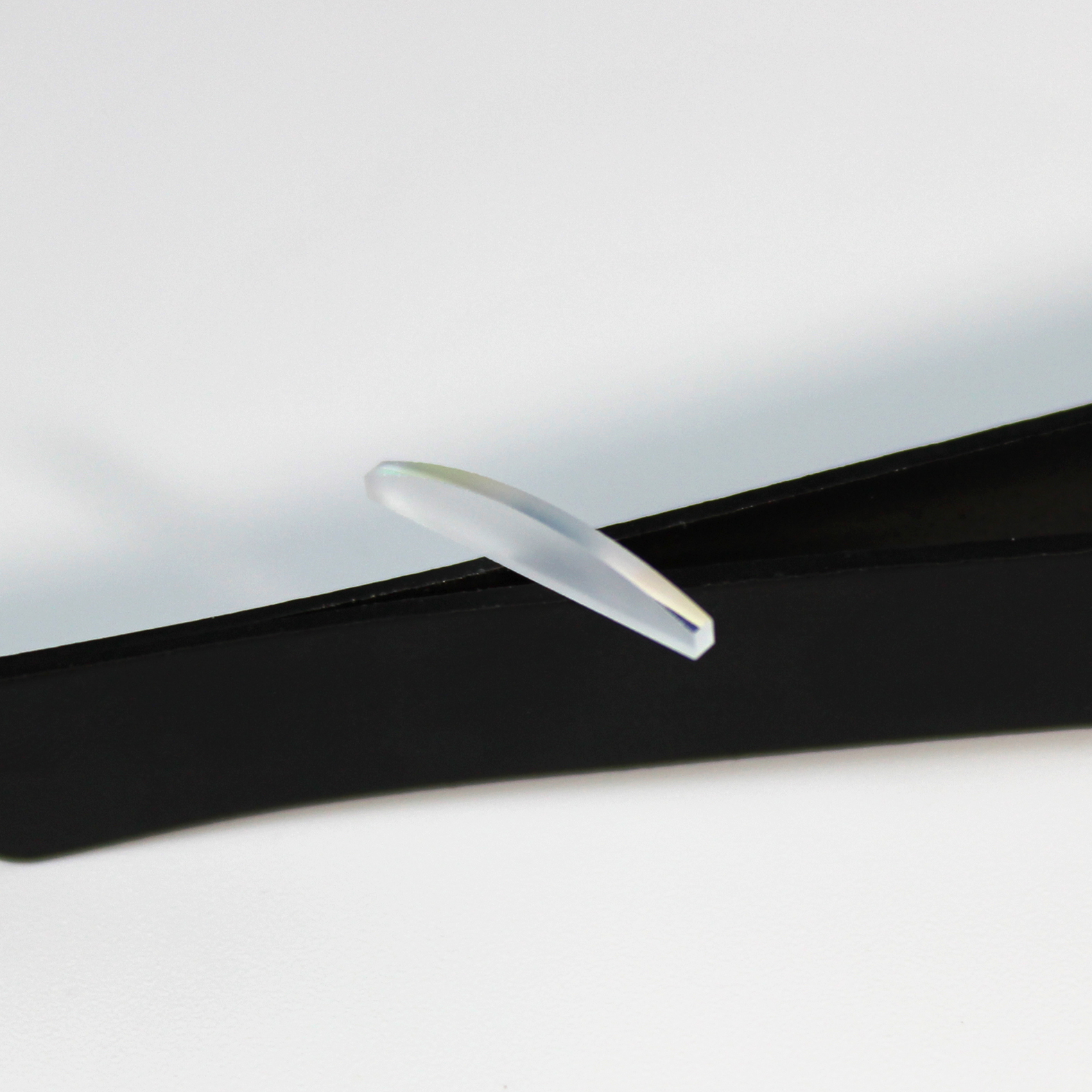 Beam shaping cylindrical optical lens