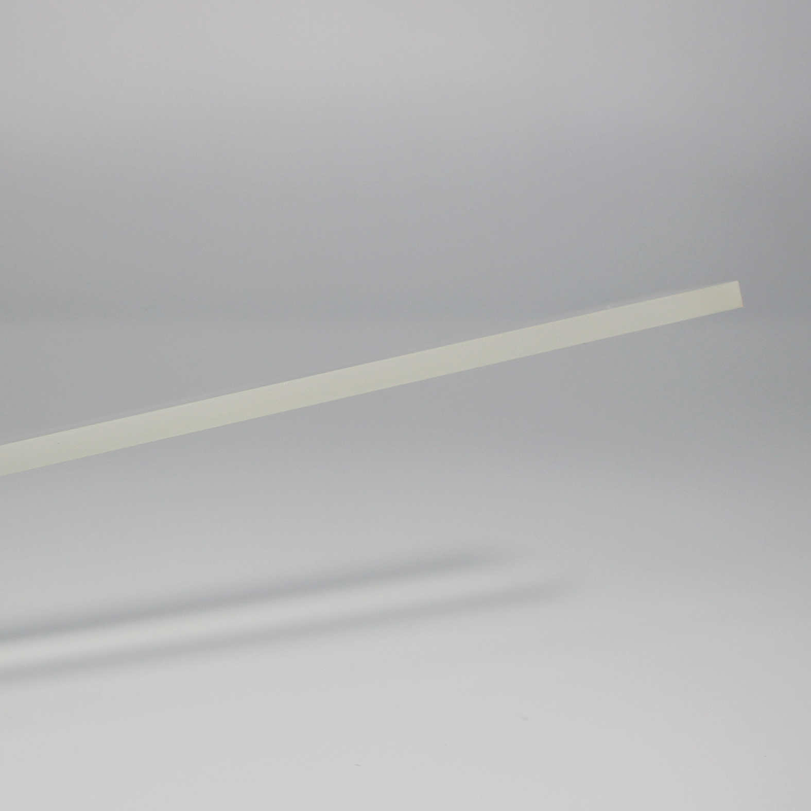 Plano convex cylindrical glass lens