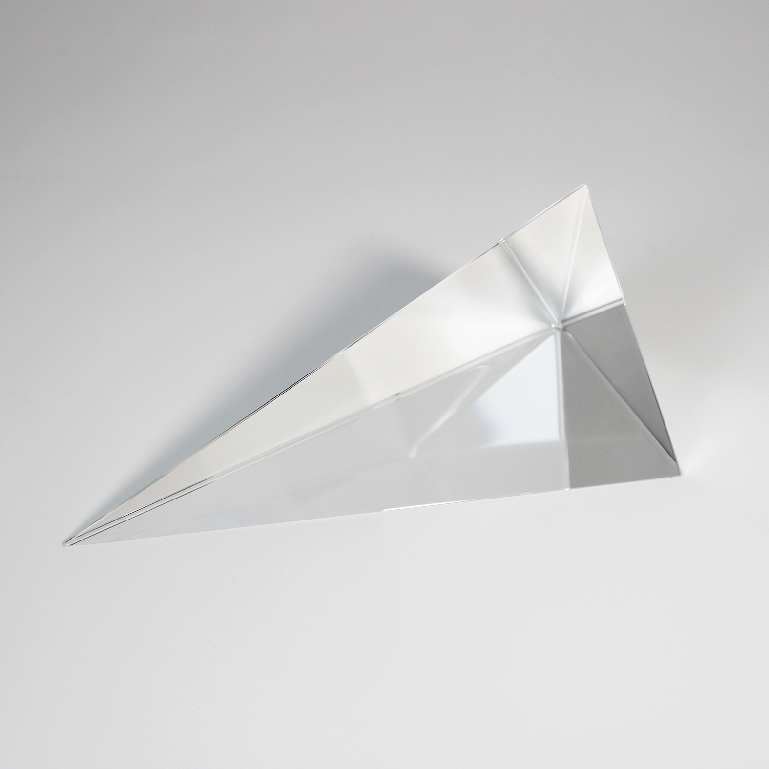 Triangular pyramid prism