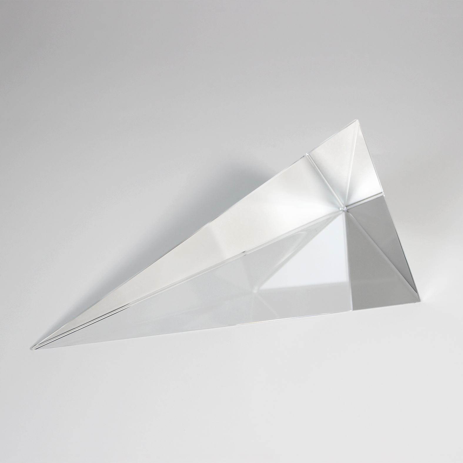 Triangular pyramid prism