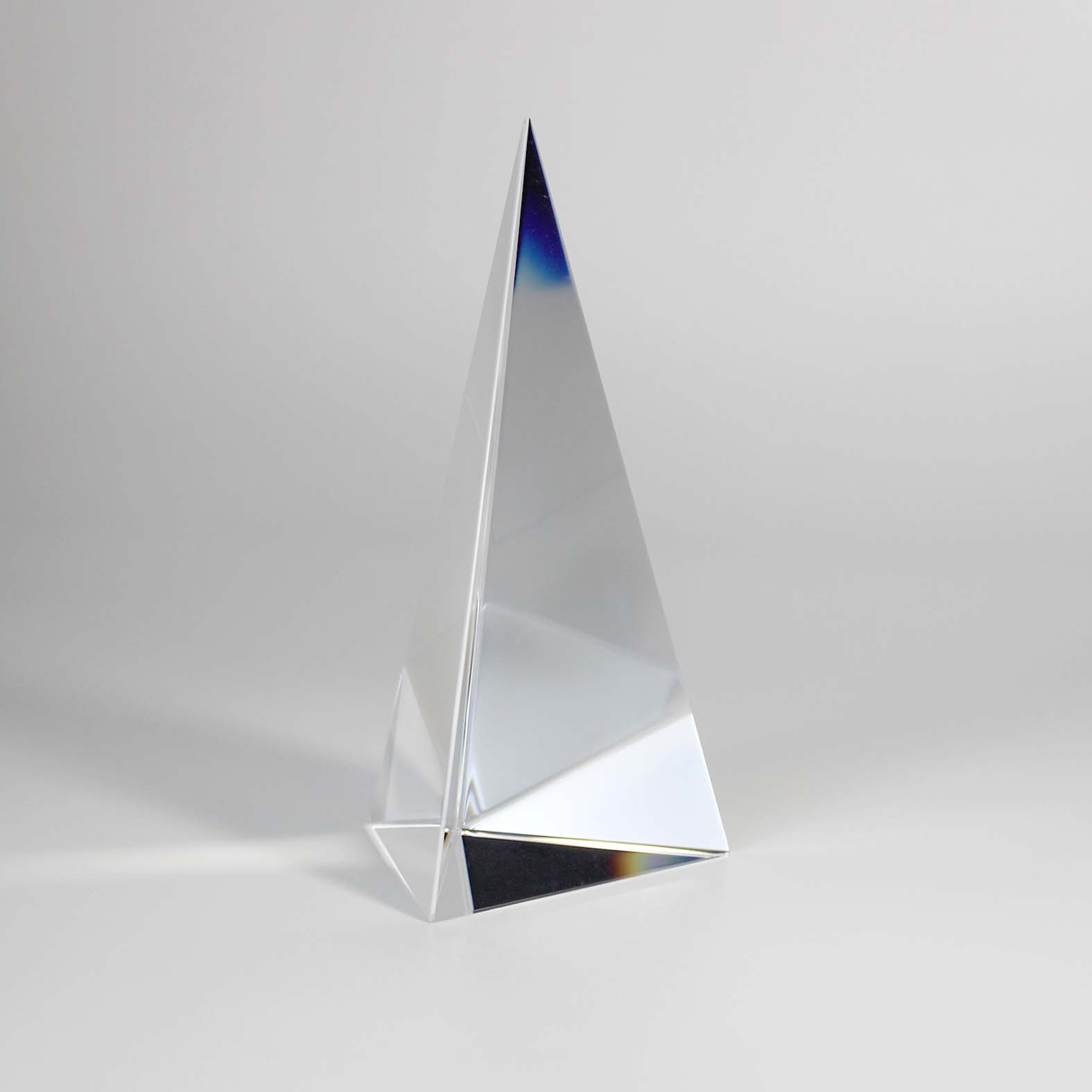 Triangular pyramid prism